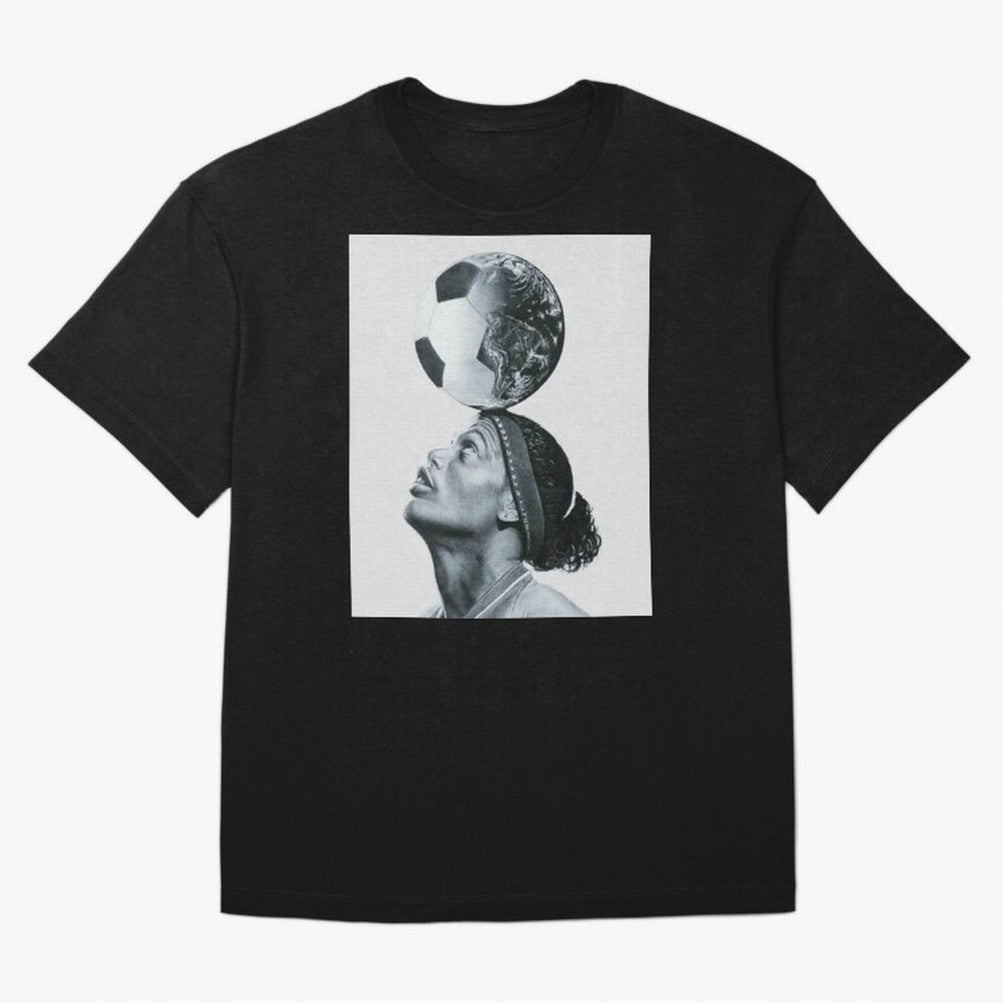 Art Ronaldinho Illustration Oversized T-Shirt Celebrate Classic Football Spirit in FIFA World Cup 2026 for Fans of CR7 and Messi and England and Germany, Bringing Football History, Final Match Energy, Crowd Noise and Once in a Lifetime Moments;