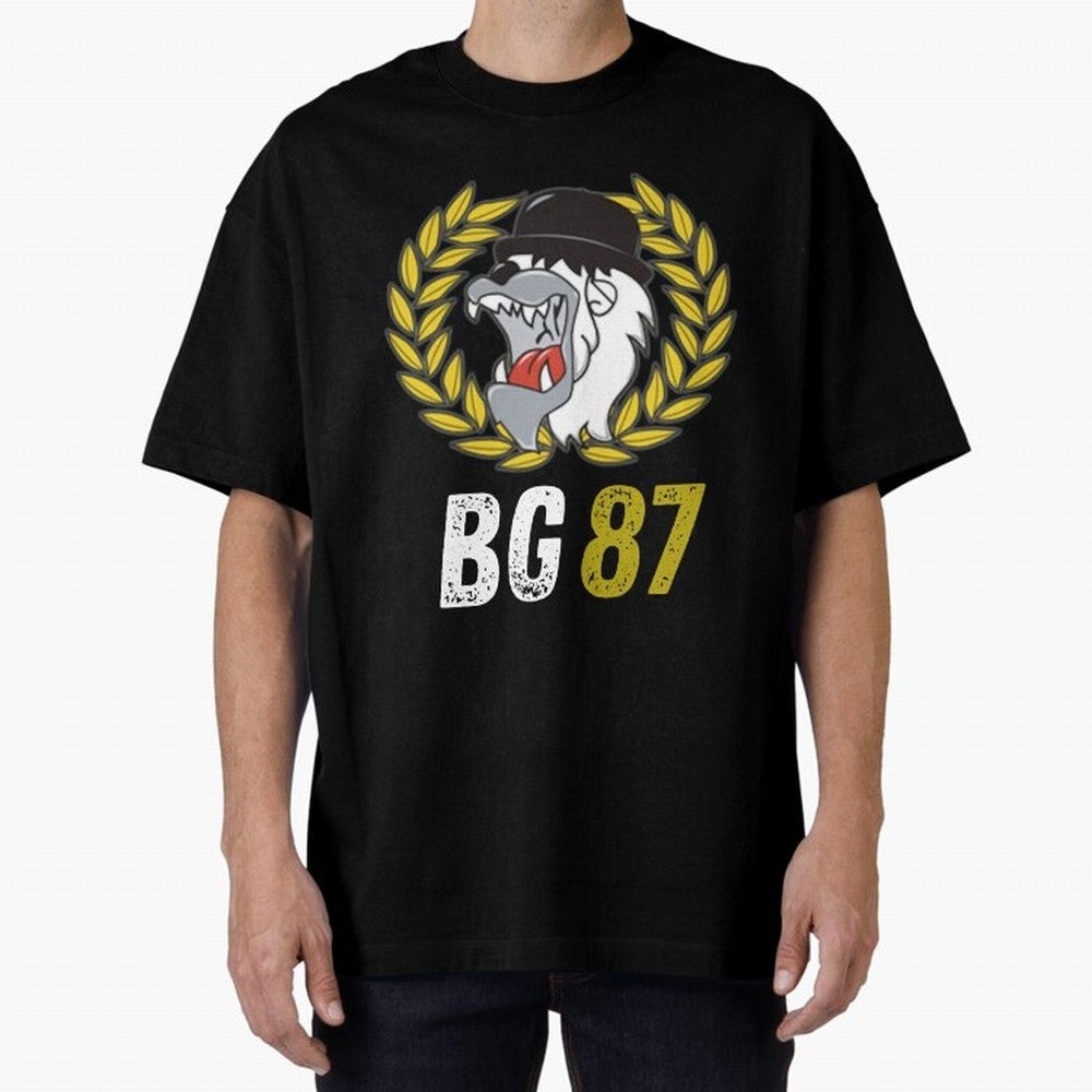 mala suerte 87 (hinchas del lyon) Camiseta esencial Oversized T-Shirt Honor Global Football Passion for FIFA World Cup 2026 Group Stage, Built around Messi, Neymar and Mbappe, England, France and Netherlands, Classic Soccer Heritage, Championship
